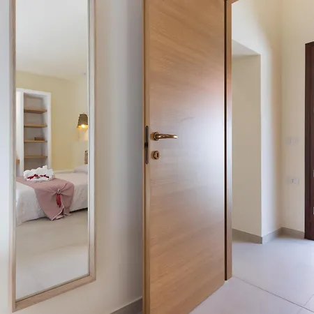 Apartament Casa Fenicia Nell'antico Cortile In Centro Storico A