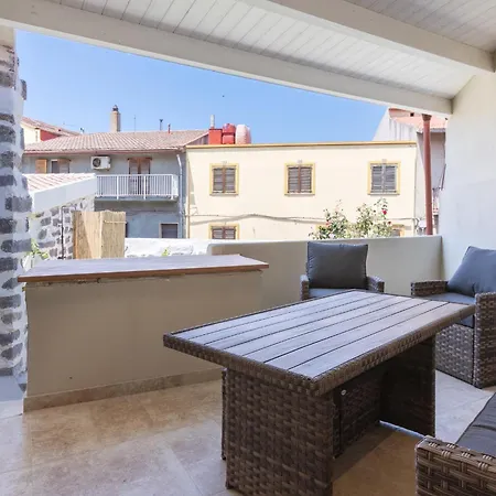 Casa Fenicia Nell'antico Cortile In Centro Storico A Appartement