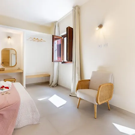 Casa Fenicia Nell'antico Cortile In Centro Storico A Appartement *